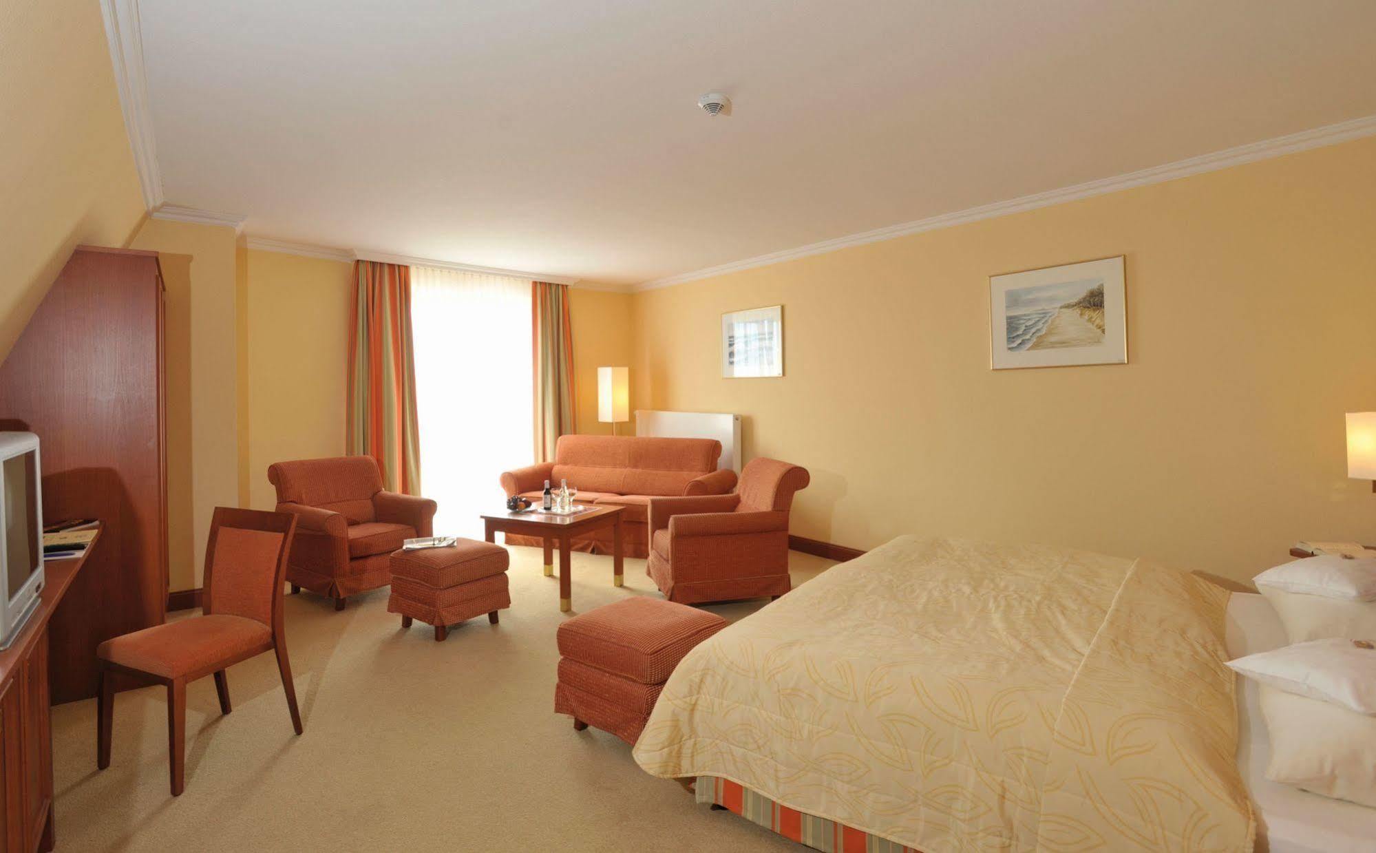 Hotel Zur Post - Ein Rovell Hotel Heringsdorf  Exteriör bild