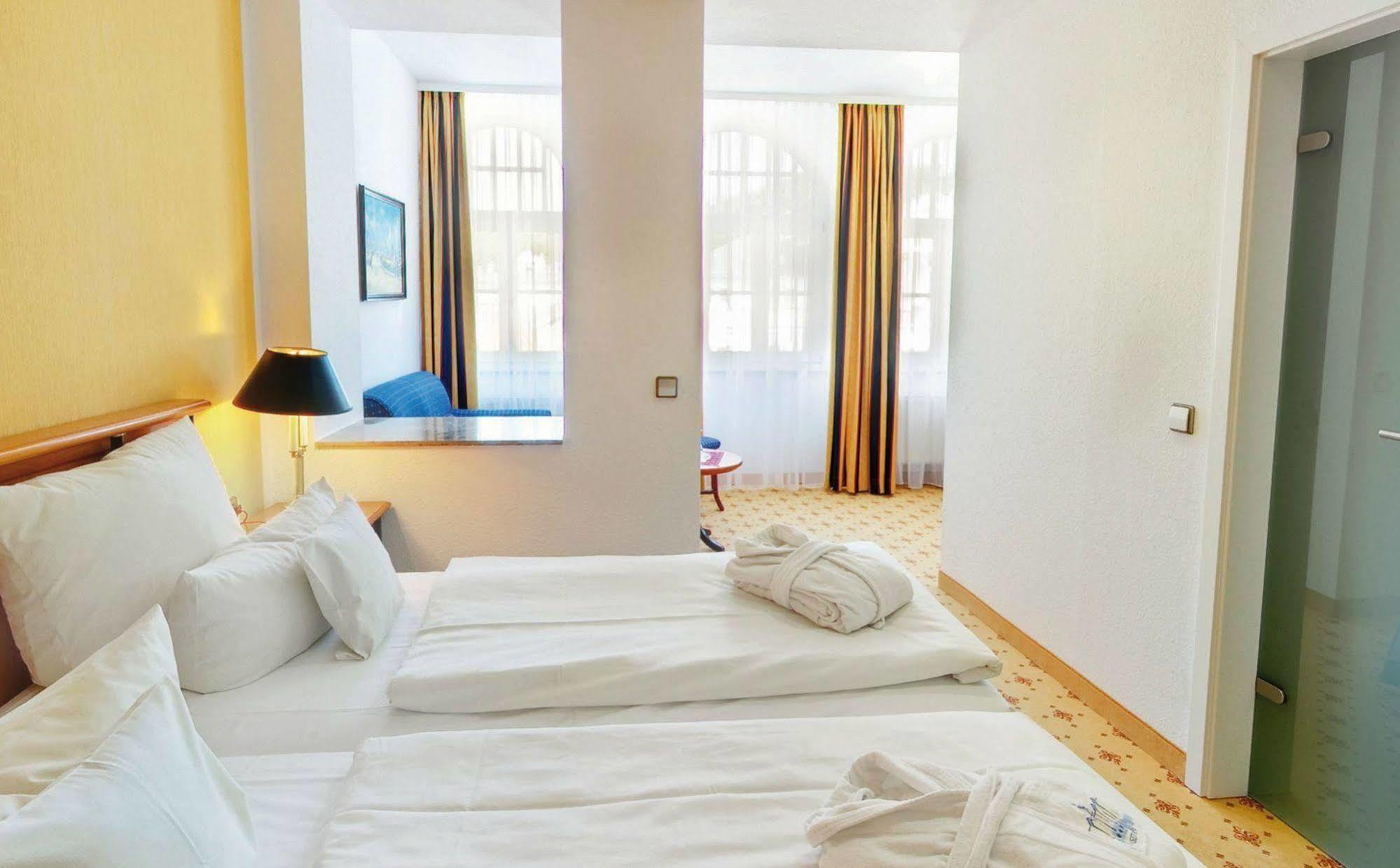 Hotel Zur Post - Ein Rovell Hotel Heringsdorf  Exteriör bild