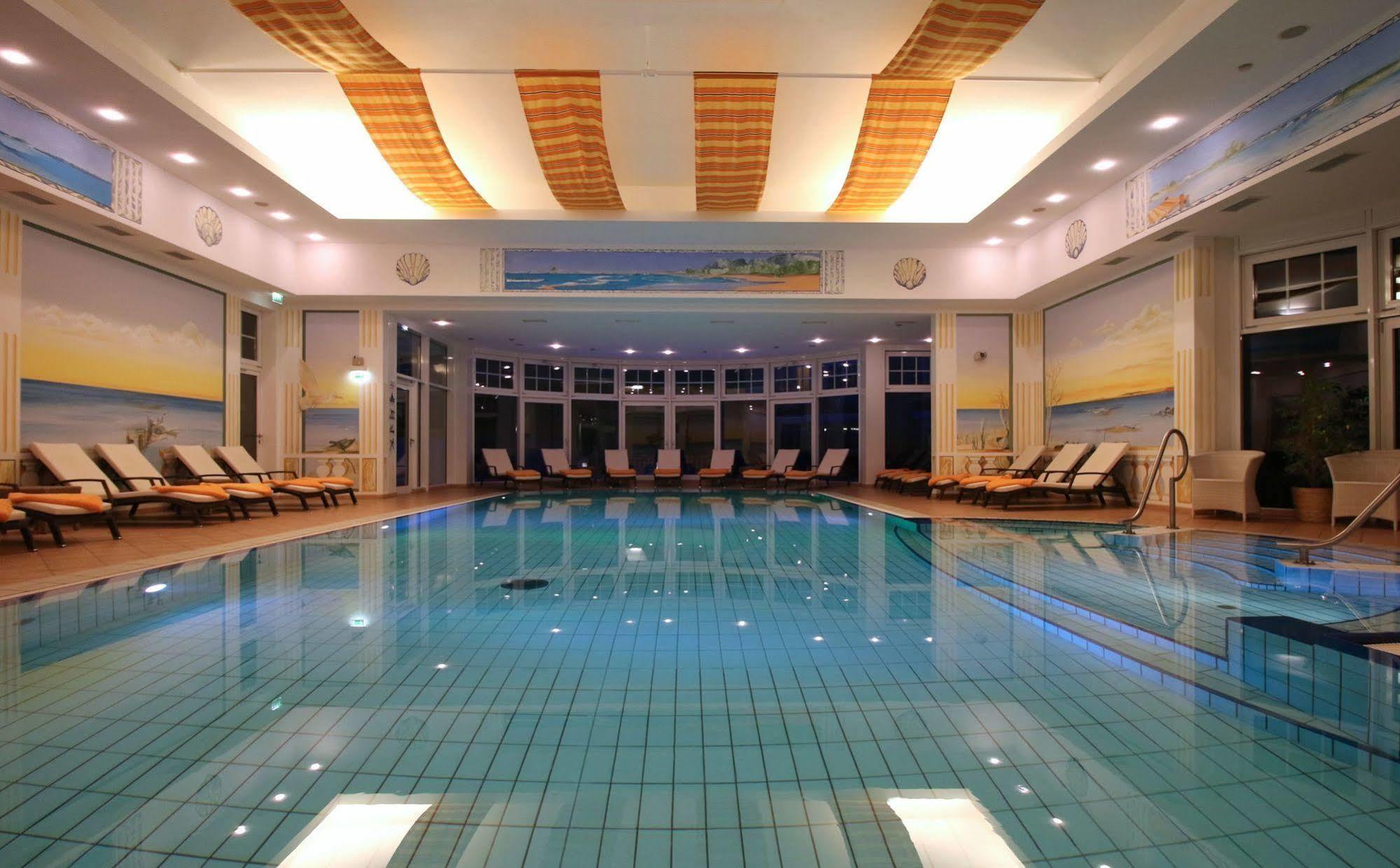 Hotel Zur Post - Ein Rovell Hotel Heringsdorf  Exteriör bild