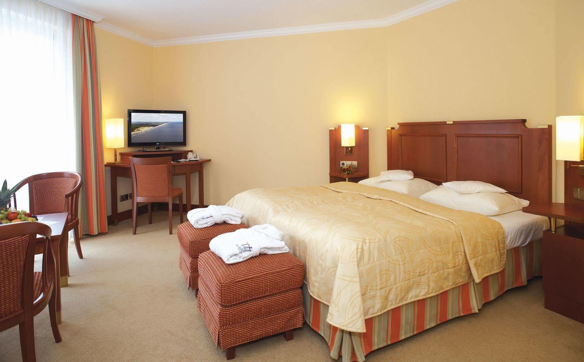 Hotel Zur Post - Ein Rovell Hotel Heringsdorf  Exteriör bild
